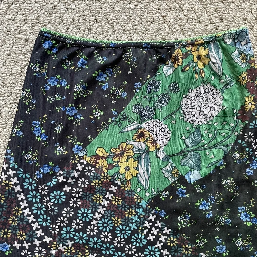 Urban Outfitters skirt up green